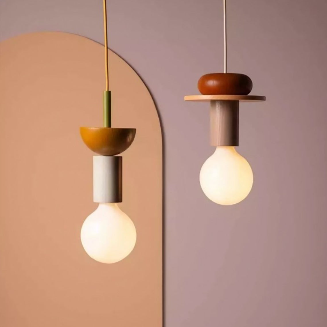 Suspension lumineuse géométrique multicolore en bois Alvar scene5.webp__PID:8662c4a8-f16d-45b4-828a-cf5c3daee9ca