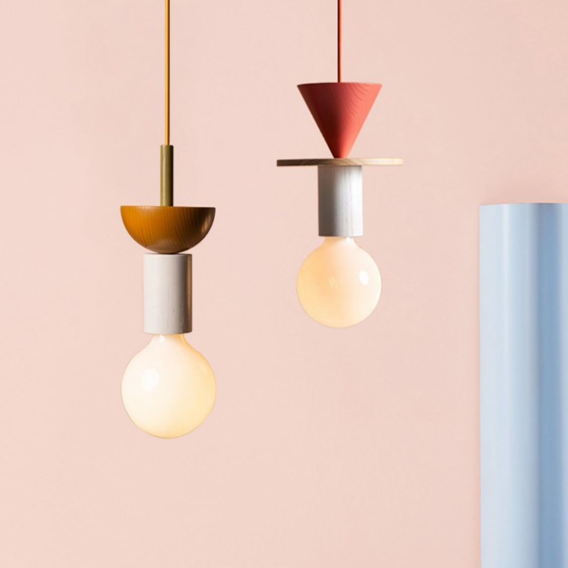 Suspension lumineuse géométrique multicolore en bois Alvar scene4.webp__PID:f58662c4-a8f1-4db5-b442-8acf5c3daee9