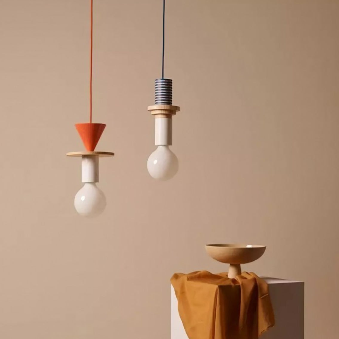 Suspension lumineuse géométrique multicolore en bois Alvar scene6.webp__PID:62c4a8f1-6db5-4442-8acf-5c3daee9caa3