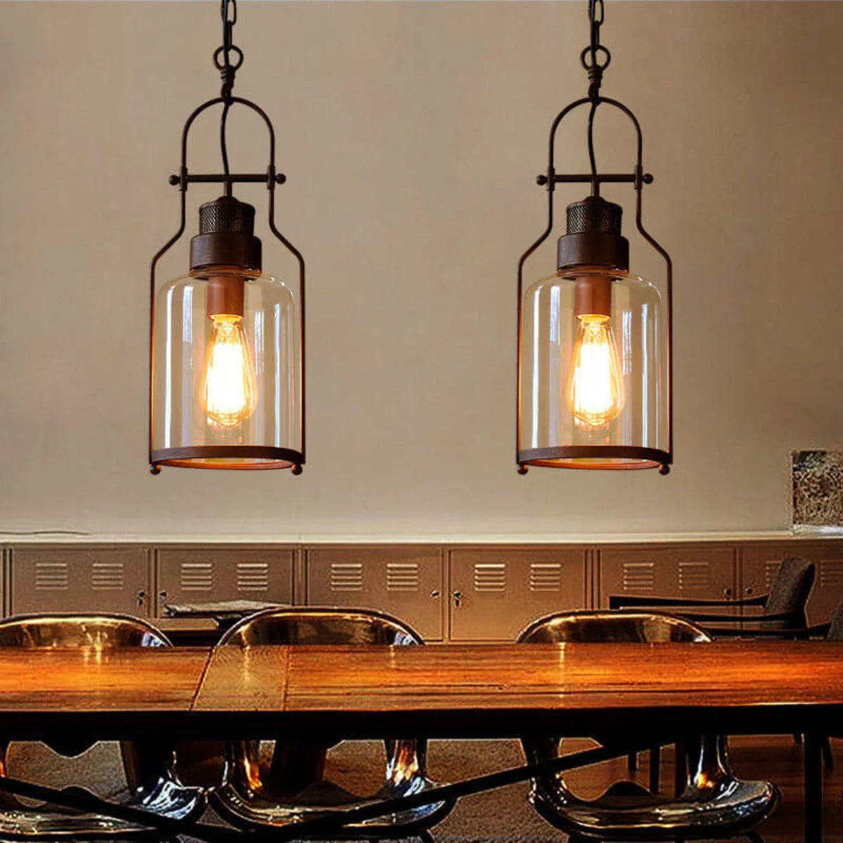 Alaric Industrial Vintage Iron Glass Jar Pendant Light 场景图1.webp__PID:f7cb49a9-c0fc-40ad-98a7-d43a5c353047