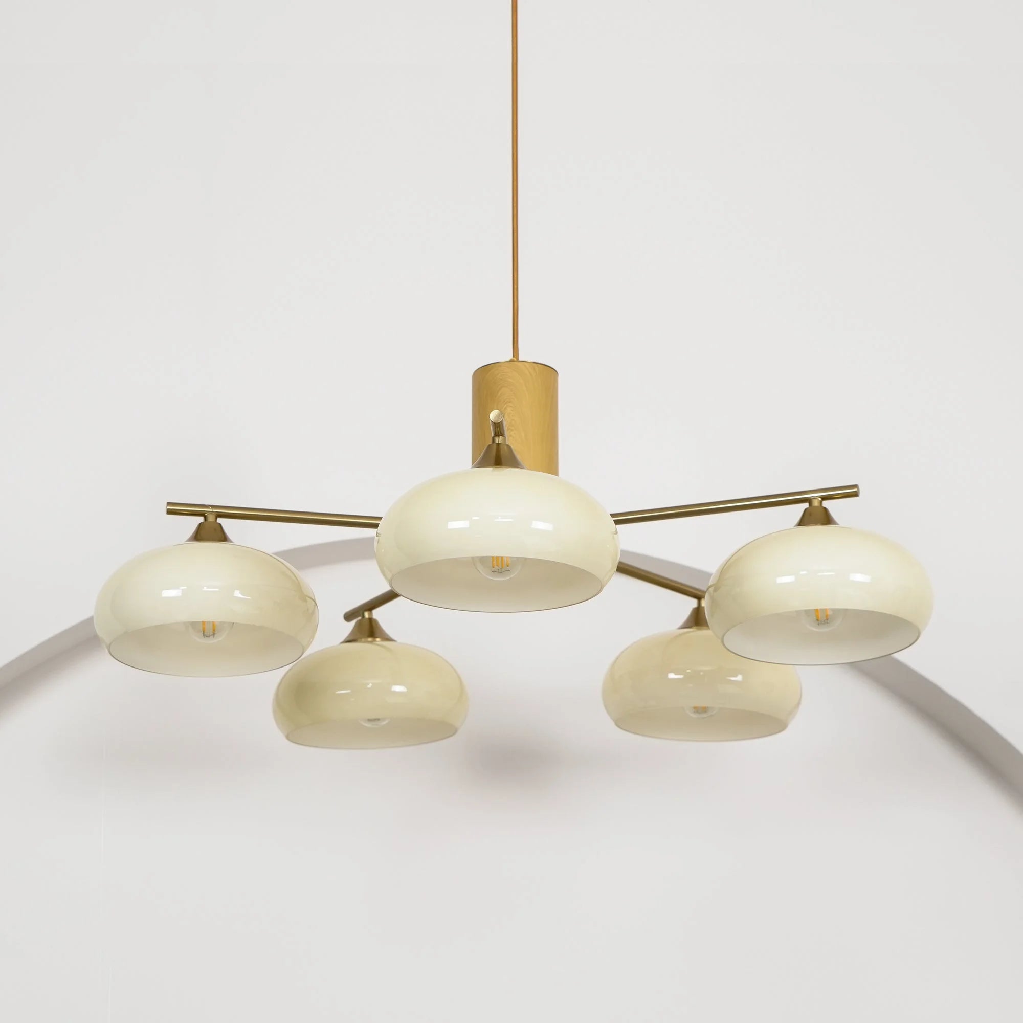 Lampadario in vetro di latte Clio Bauhaus-10.webp__PID:ee525b66-bb5a-465d-a204-ac3d70686f81