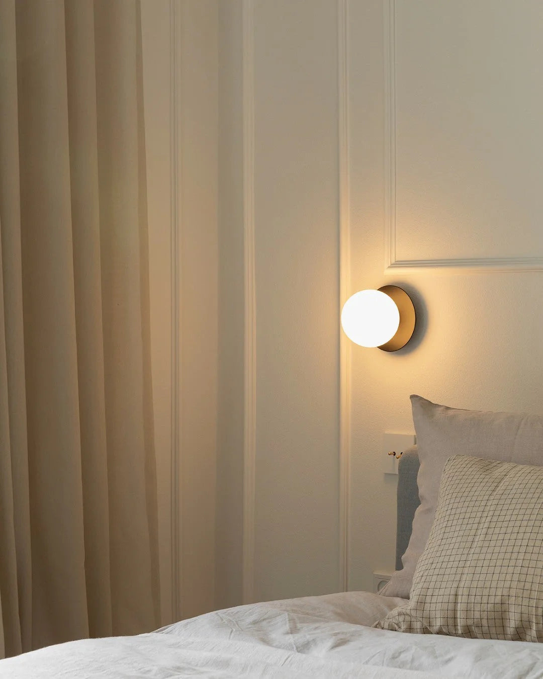 Celeste_Wall___Ceiling_Lamp__17.webp__PID:2f42eae3-c06d-486c-8cb5-8f9905850ba9