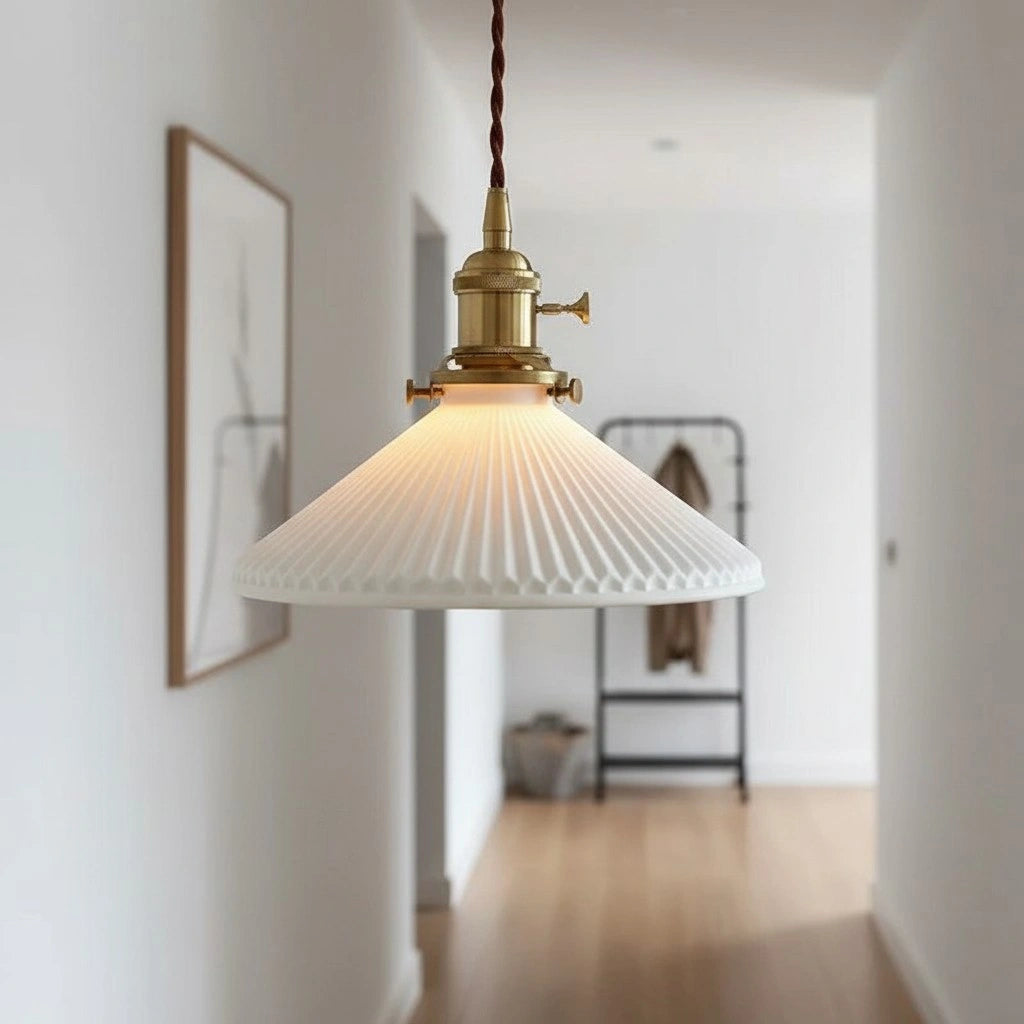 Lampada a sospensione in ceramica a forma di cappello plissettato vintage (31).webp__PID:d0be63b9-dea1-4395-8fce-8dfa4f586a44
