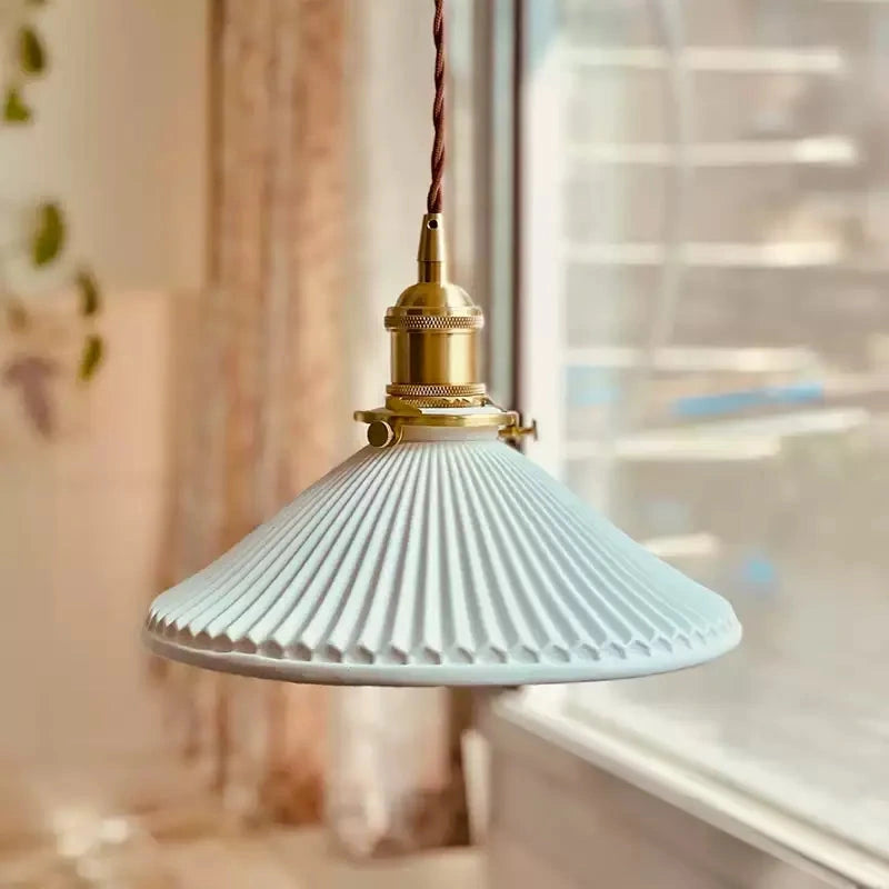 Lampada a sospensione in ceramica a forma di cappello plissettato vintage (6).webp__PID:69969065-0c97-44be-8d89-5a7228cc75b2