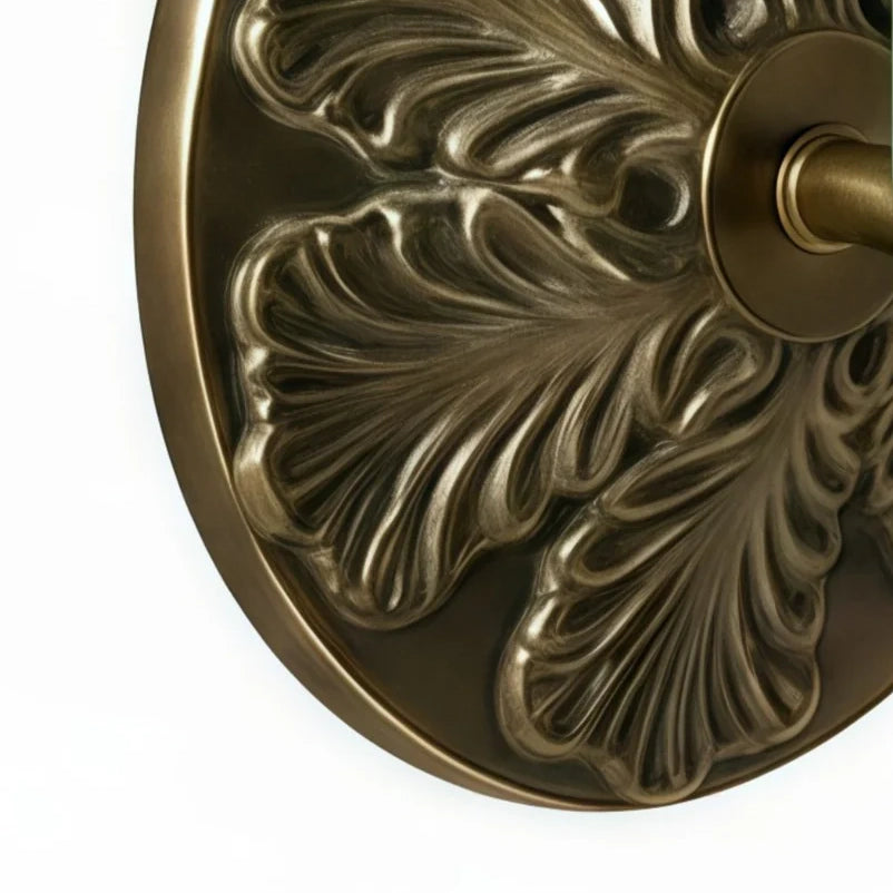 Evelyn Retro Wandleuchte Eloise aus Milchglas und Messing 28.webp__PID:b9b0aa80-725e-426c-b88c-64e9f5675b10