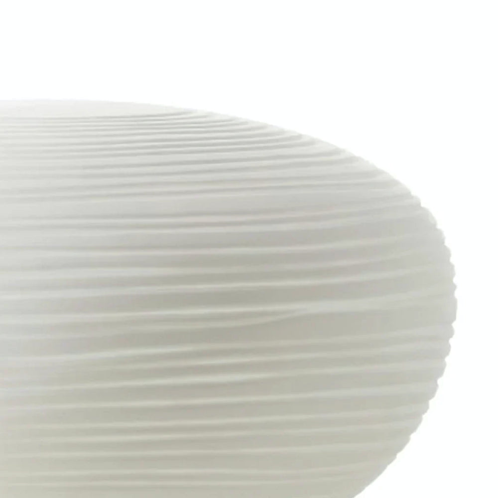 Moderne kugelförmige Tischleuchte aus mundgeblasenem Glas1.webp__PID:e2d1d001-f5a6-4feb-acbe-d1ba2f0a631c