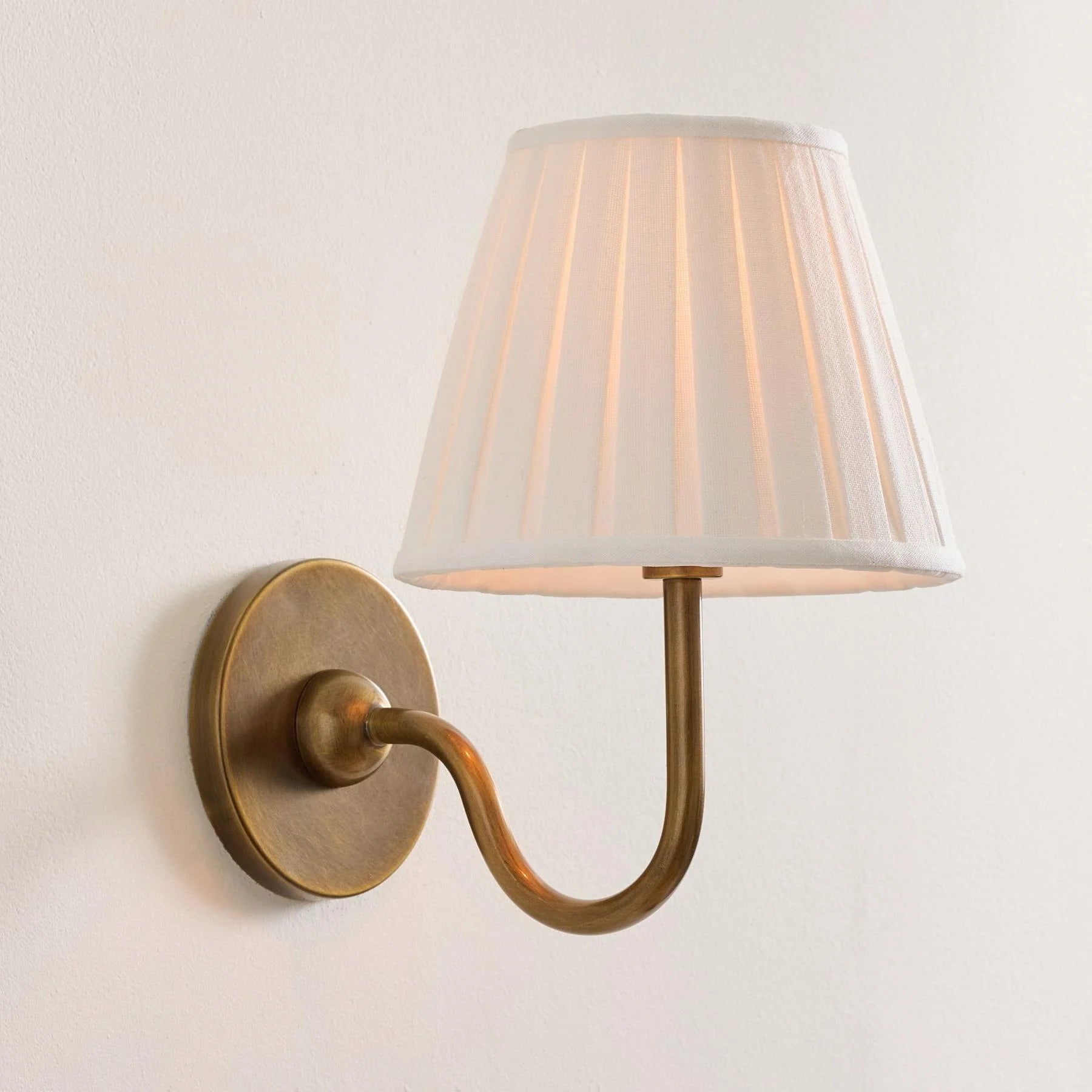 TansyClassicTraditionalPleatedShadeWallSconce_3.webp__PID:90428c81-f500-4777-a368-295ff58b3152