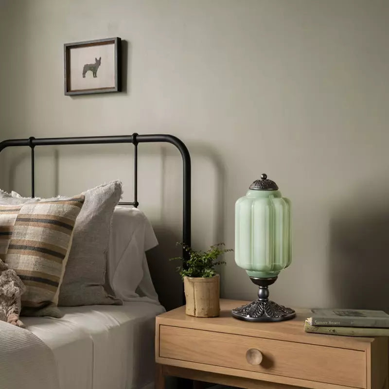 Eloise Vintage Tischlampe aus cremefarbenem Glas 1-7.webp__PID:8012986d-bff5-452e-901f-e58b5d3e8d71