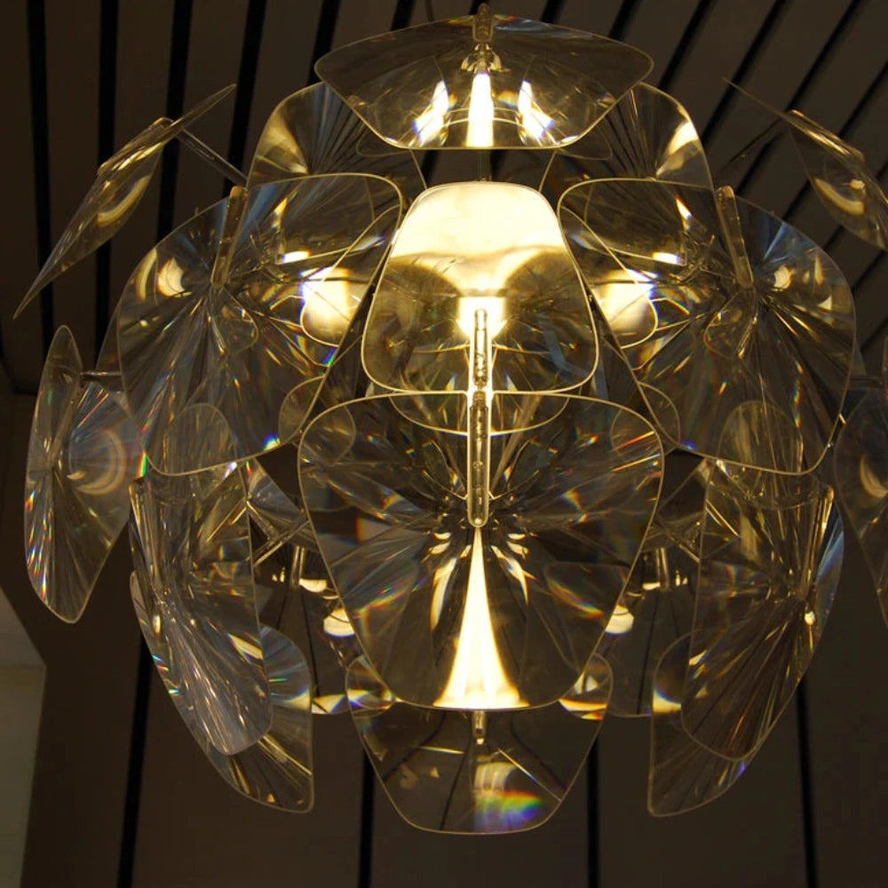 Merritt Moderner, verspiegelter, transparenter Lucite-Kronleuchter 16.webp__PID:0ccd3702-649d-4d6a-a8a2-9dcea5f1db0d