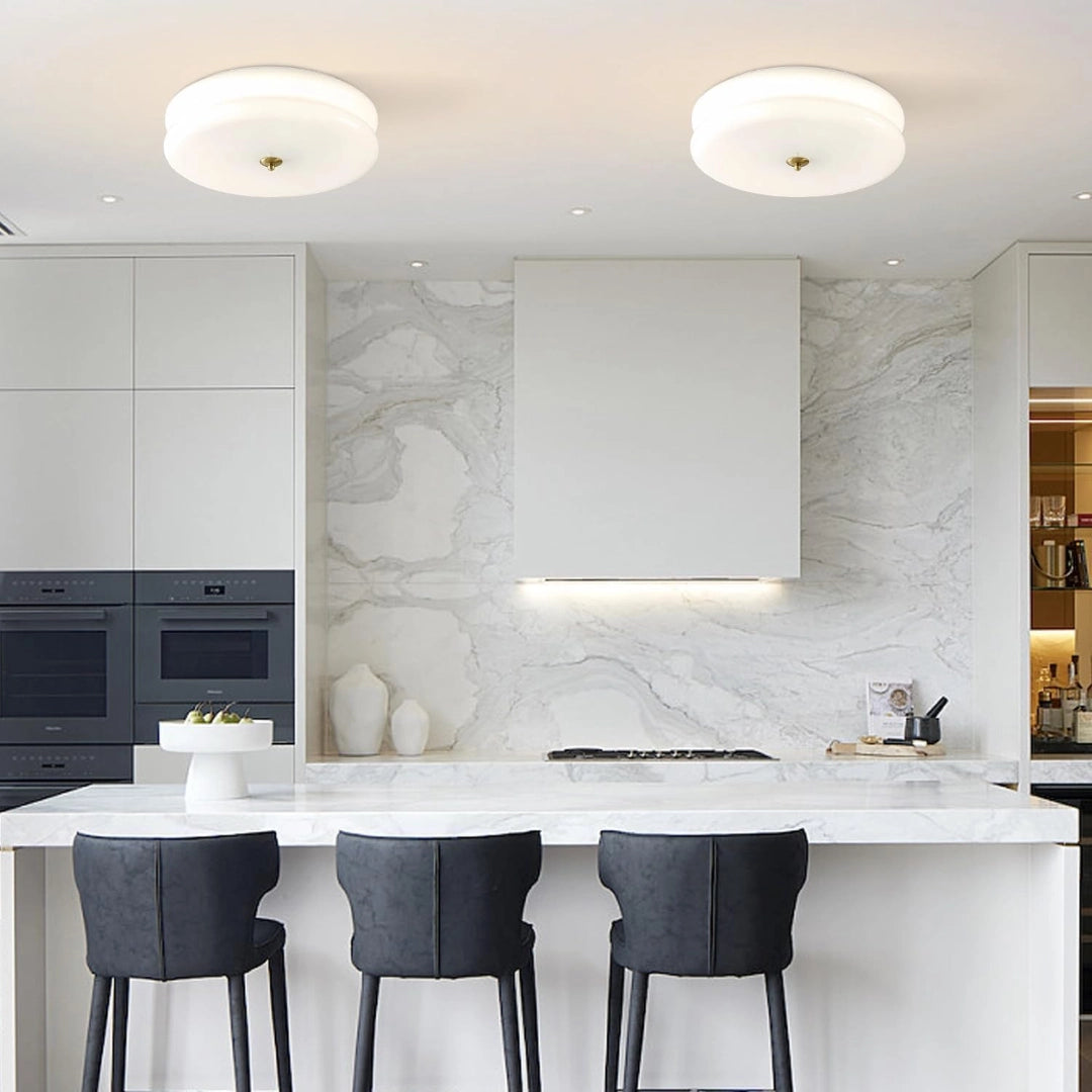 Nordic Bauhaus Runde Glas-Deckenleuchte1.webp__PID:321f40e1-3bb4-4a3b-8747-6104a16be625