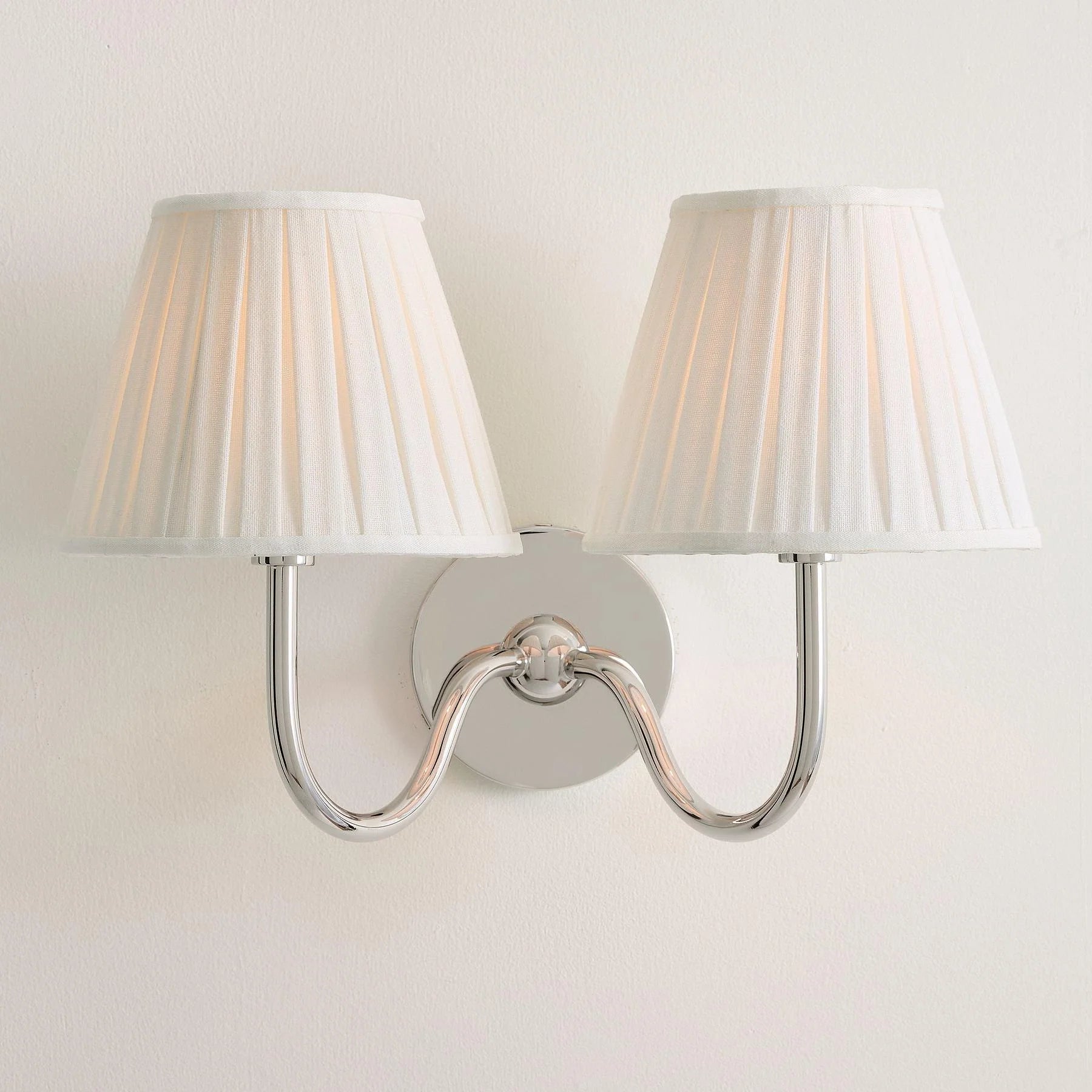 TansyClassicTraditionalPleatedShadeWallSconce_10.webp__PID:f500f777-6368-495f-b58b-3152d9634f50
