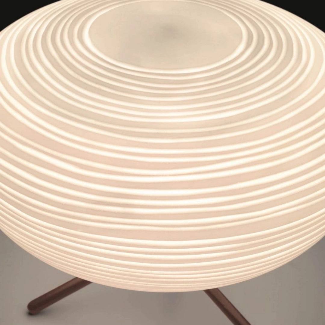 Moderne kugelförmige Tischleuchte aus mundgeblasenem Glas3.webp__PID:d001f5a6-bfeb-4cbe-91ba-2f0a631cf6b6