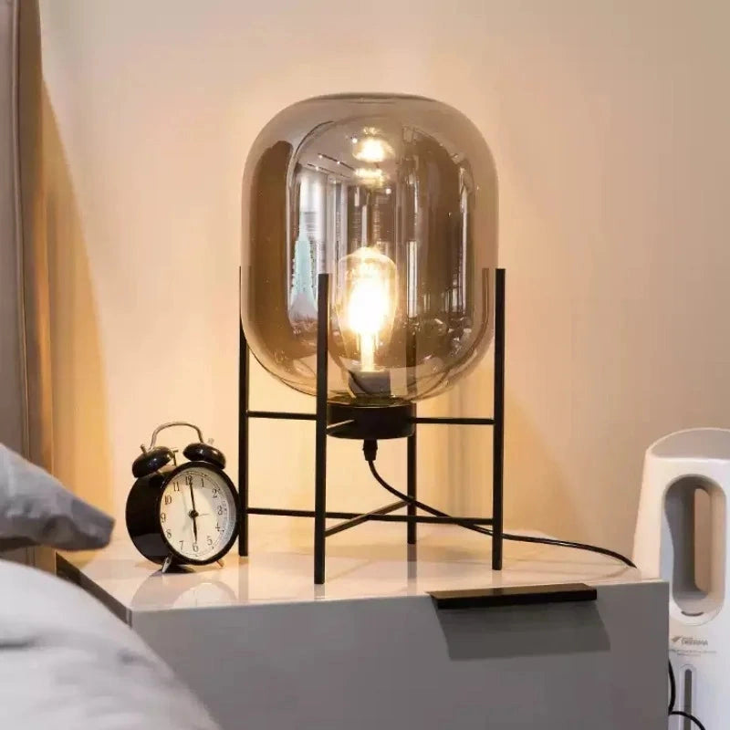 Moderne nordische Stehtischlampe aus Glas (11).webp__PID:5ed66c1a-5342-4517-9c1a-0e9776cbfe4f