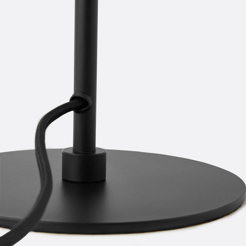 Lampada da tavolo in vetro doppio di arte moderna10.webp__PID:fb74ce3f-02d6-4656-a8e2-d0730c99293c