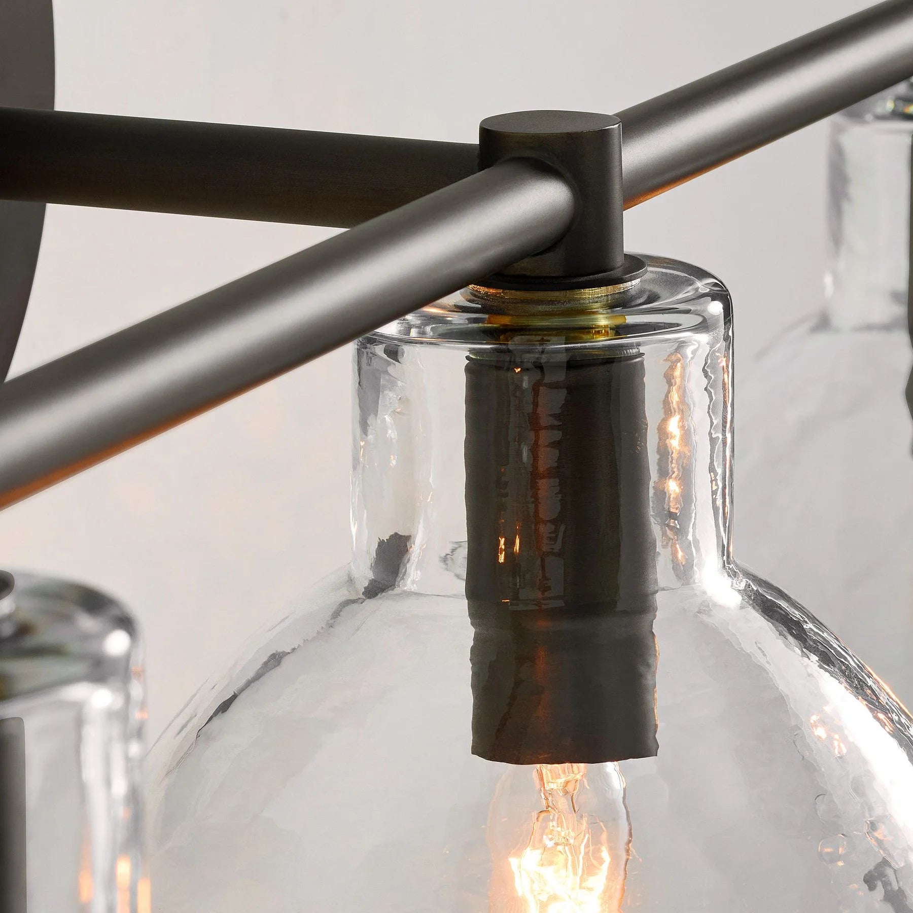 Antike Wandleuchte aus Messing und Glas 10.webp__PID:2cfc18f4-0d9b-4a58-a522-5118e0ffe911