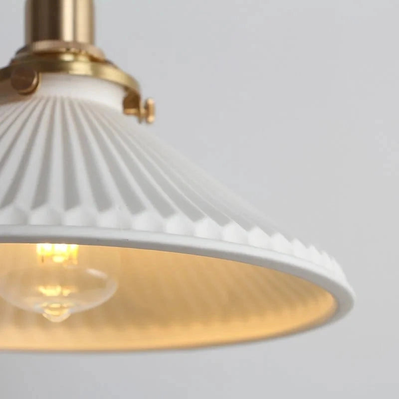 Lampada a sospensione in ceramica a forma di cappello plissettato vintage (11).webp__PID:9724becd-895a-4228-8c75-b29a74b9547e