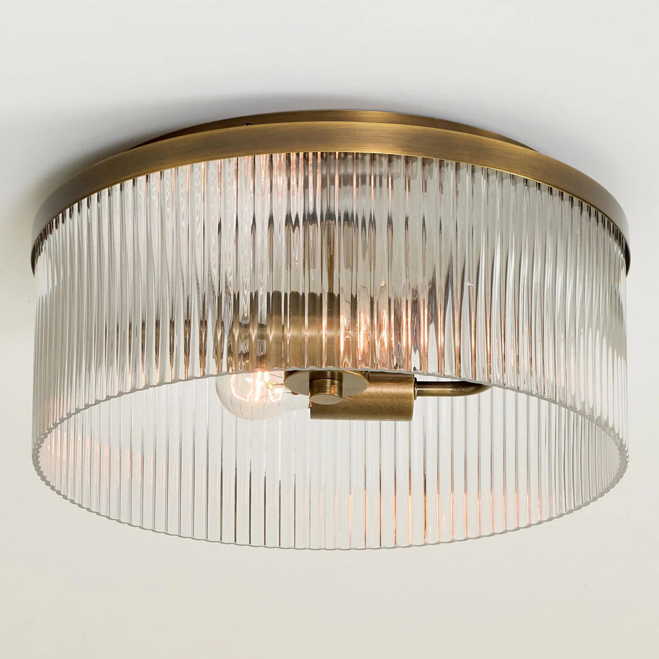 Retro Runde gerippte Glas-Deckenleuchte1.webp__PID:8770206d-9bba-4f98-8d45-0c0c7aa55379
