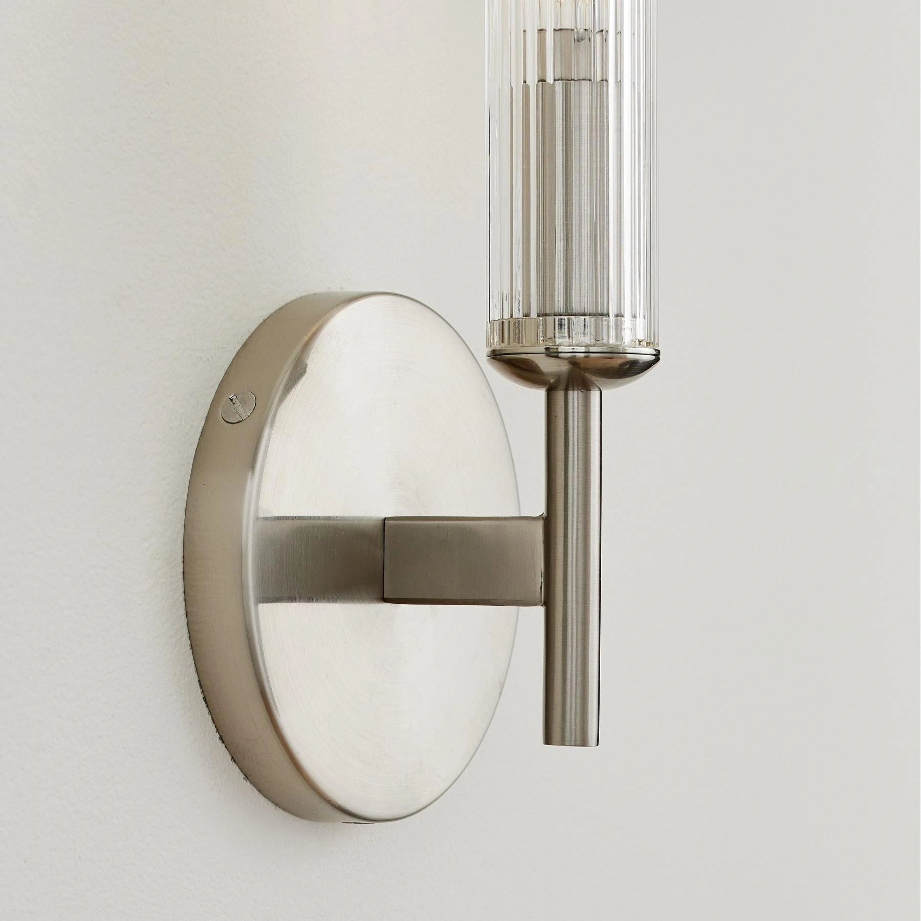 Applique da parete in vetro a coste industriali (13).webp__PID:f5399a21-3e80-40f4-be88-350c44d839e9