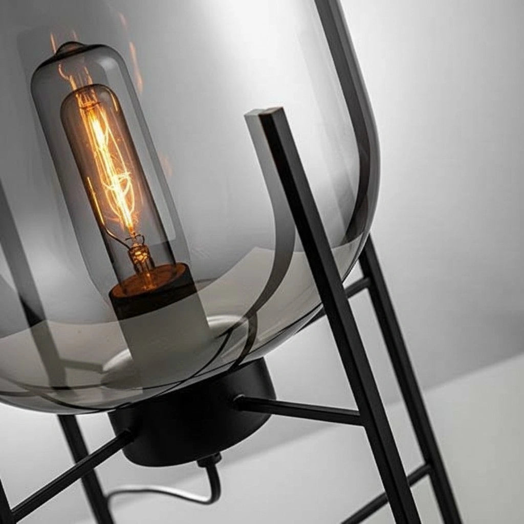 Moderne nordische Stehtischlampe aus Glas (13).webp__PID:6d48b0bf-08ca-4f3c-91d1-cbaaf31d0728