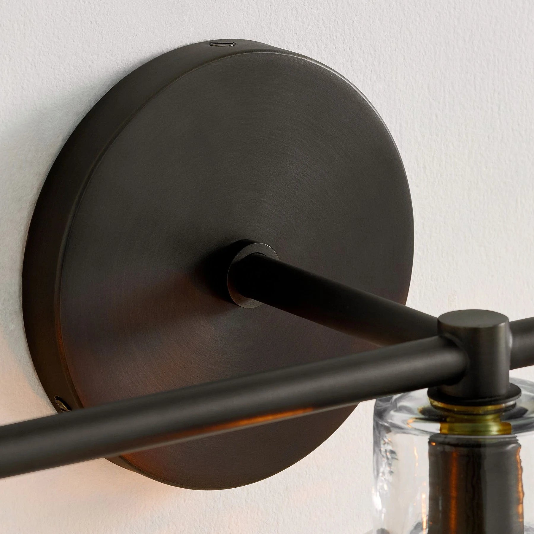 Antike Wandleuchte aus Messing und Glas9.webp__PID:9bdd58ec-c975-4dbd-8792-4445c9329224
