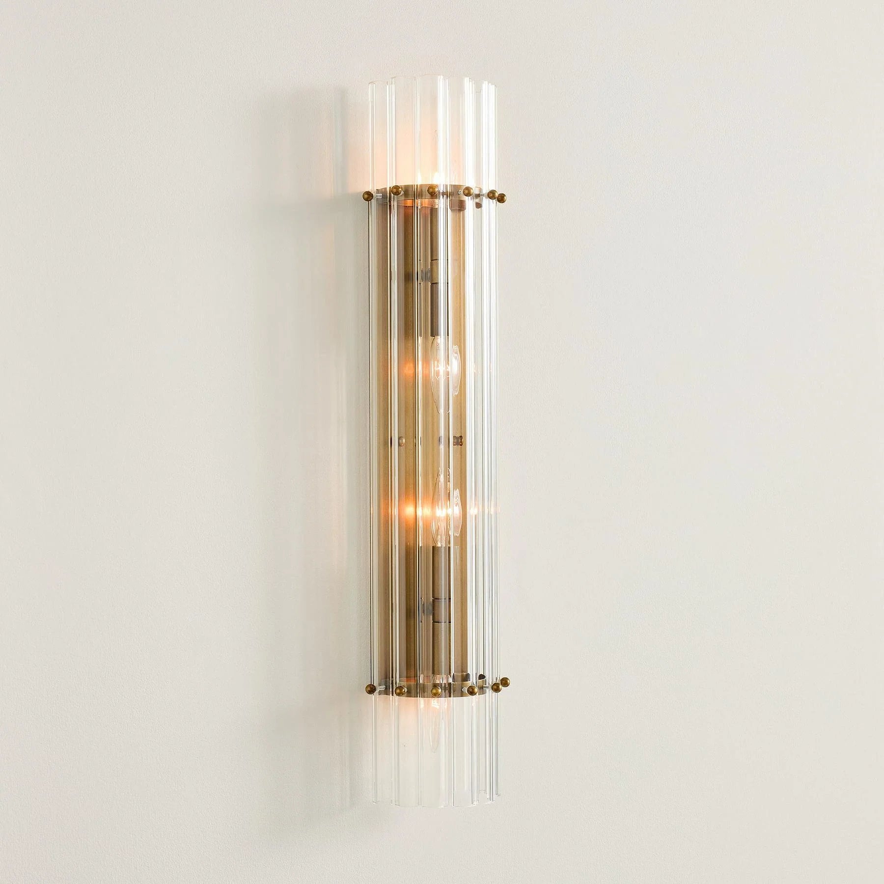 Merrick_Luxury_Ribbed_Crystal_Double_Sconce_6_73e5f5ef-9452-4b8e-b43a-187bdb4116ca.webp__PID:6e923202-8caa-4bb9-97ab-64b3a83e0ddd