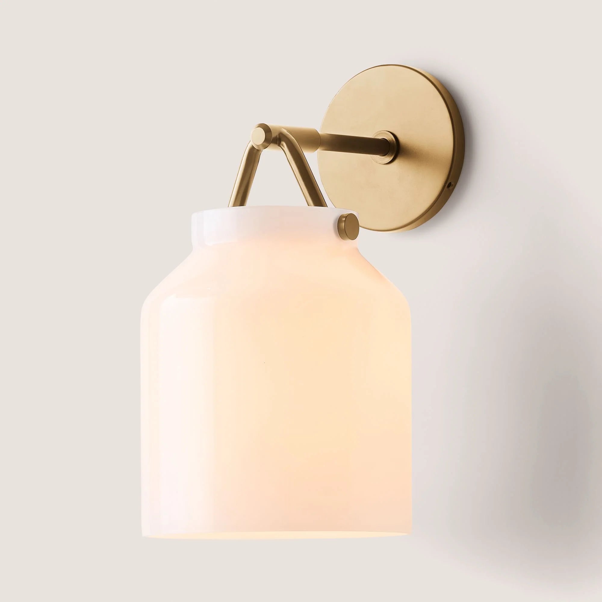 NerysNordicMinimalistScandinaviaMetalSconce_1.webp__PID:b49fa531-3481-496c-bd22-d49eeb50bb3d